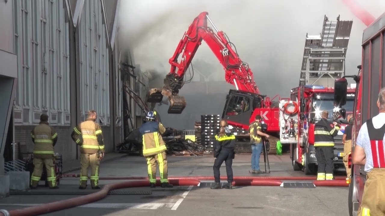 (grip2) zeer grote brand heemstede herenweg bollenschuur volledig uitgebrand