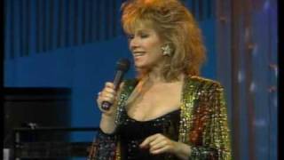 Video thumbnail of "VIKKI CARR GRANDE, GRANDE, GRANDE"