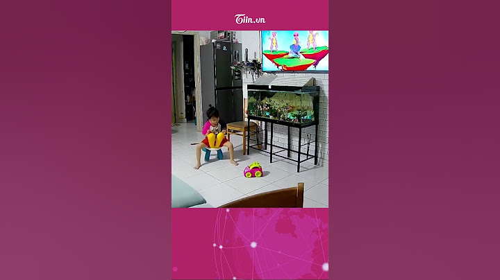 Đang ngồi chơi bỗng dưng bể cá vỡ kính, may có CCTV chứng minh sự trong sạch cho cô bé