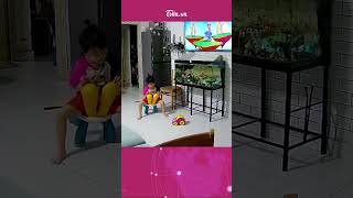 Thumbnail for Đang ngồi chơi bỗng dưng bể cá vỡ kính, may có CCTV chứng minh sự trong sạch cho cô bé