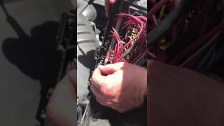 How the trouble shoot AC on Chrysler 300 C, and how to reposition the AC fuse connector.