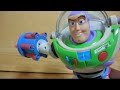 トイ・ストーリーの宇宙防衛隊　スペースレンジャー　バズライトイヤー　飛行モードとガトリング発射！！