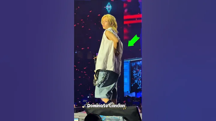 Does Felix have back pain? He often massages his back🥺? #felix #straykids  ©RK肉肉