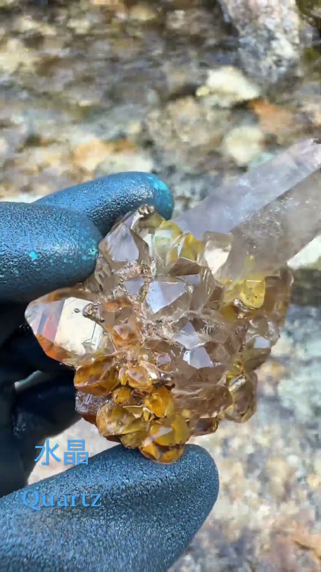 美しい透明感のある水晶（Beautiful Transparent Quartz） - YouTube