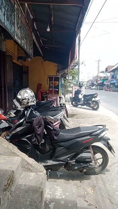 Kerupuk² yok kerupuknya di beli #pinggirjalan #kerupukgurih #sepatupdh
