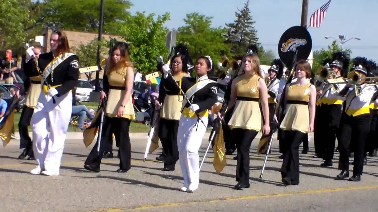 Sterling Heights Stallions marching band at Memorial Day parade YouTube