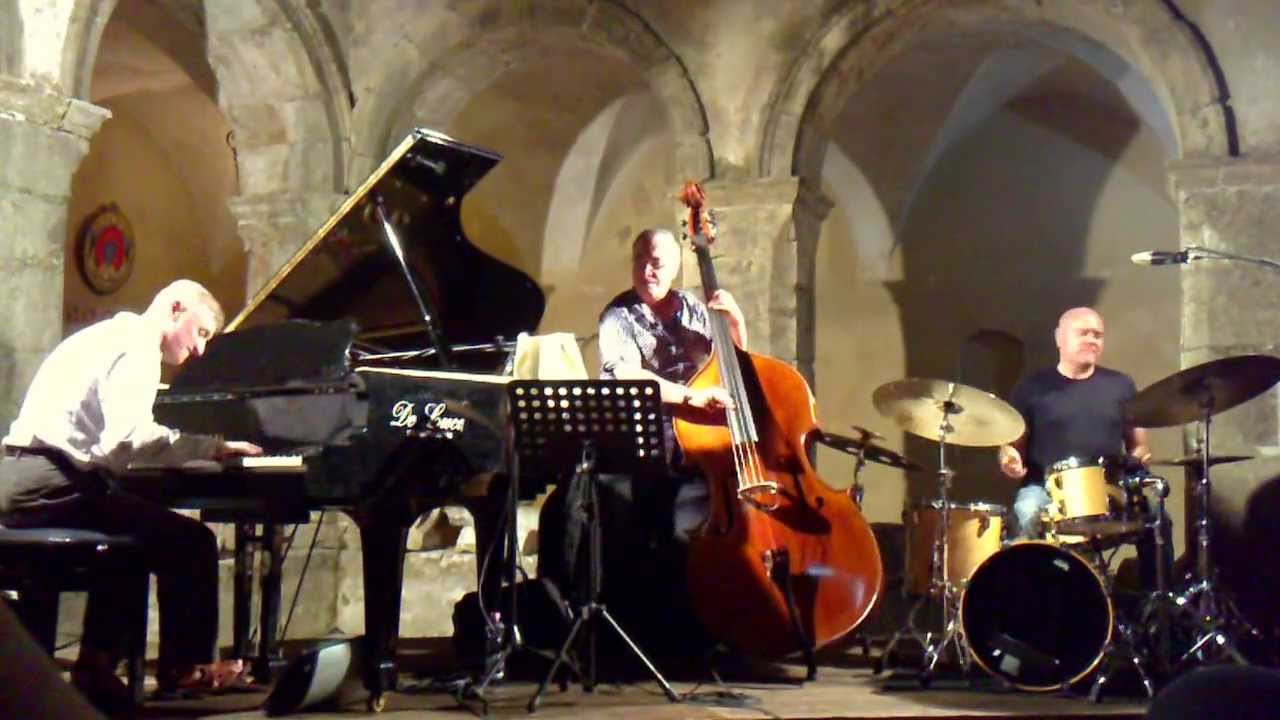 Guarda Gomez / Kikoski / Gatto Trio "On Green Dolphin Street" Peperoncino Jazz Festival - Altomonte (CS) su YouTube Guarda Gomez / Kikoski / Gatto Trio "On Green Dolphin Street" Peperoncino Jazz Festival - Altomonte (CS) su YouTube