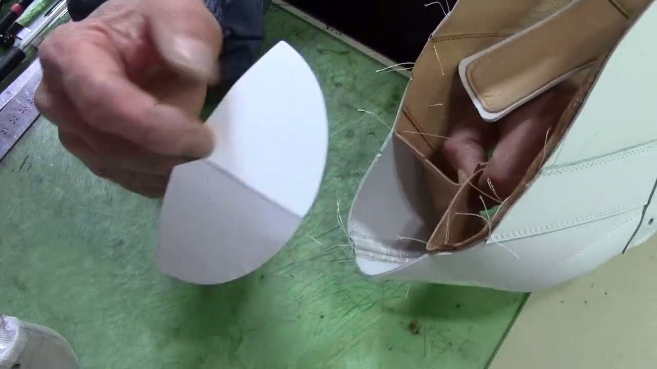 靴作り教室 Shoe making class ハンドソーンウェルト製法のスニーカー