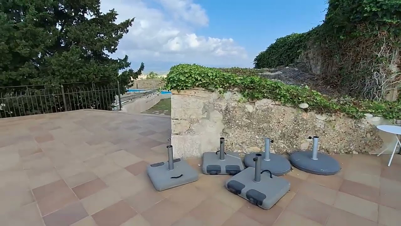 Piscina parador de Tortosa ( castillo de suda / zuda)