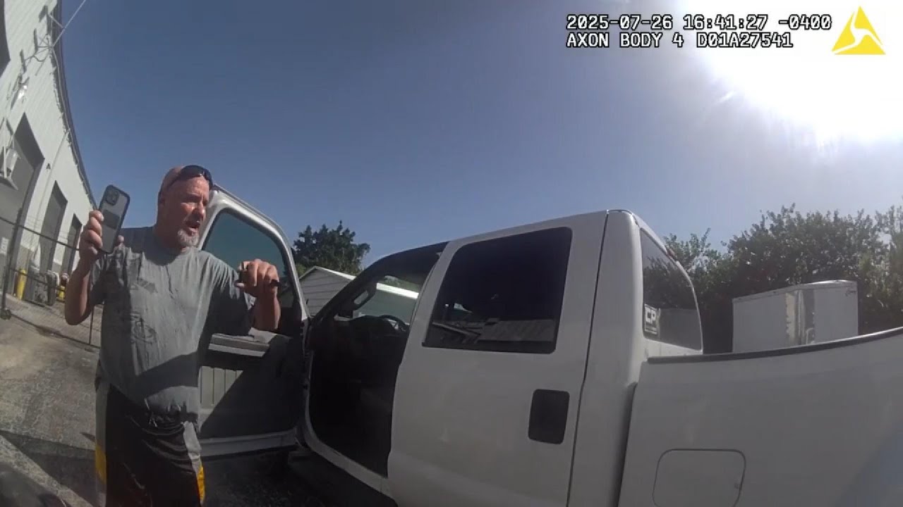 Агрессивный владелец бизнеса арестован за неправомерное использование номерных знаков.