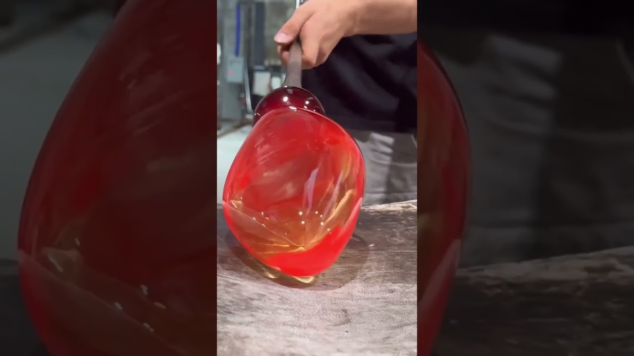 🔥 From Flame to Frame: Crafting a Murano Glass Vase! 🌪️ 