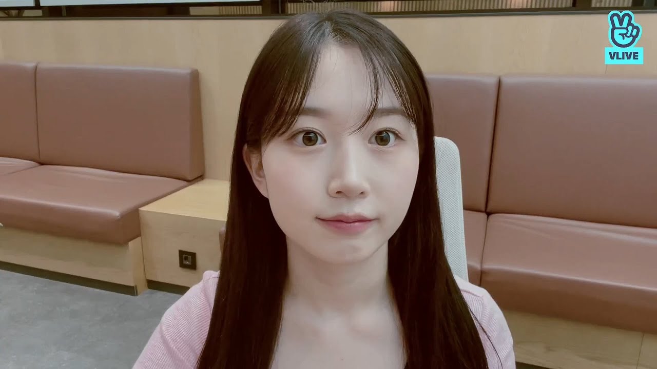 (ENG SUB) 220627 NMIXX HAEWON Vlive update "월간 5️⃣☀️1️⃣" - YouTube