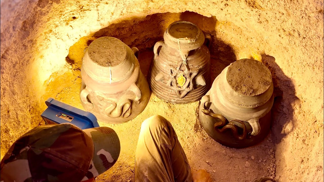 The strangest buried treasures inclosed in rocks / gold Hunter with métal dedecting / adventure