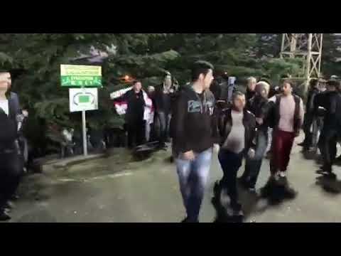 \"ქართული მარშის\" წევრები და ფეხბურთის გულშემატკივრების ქუთაისში