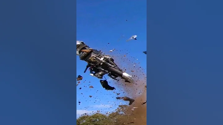 Worst Crash Ever? ☠️ - DayDayNews