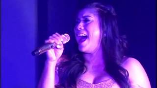 Video-Miniaturansicht von „Regina & Novita Dewi ~  Making love out of nothing at all (Air Supply)“