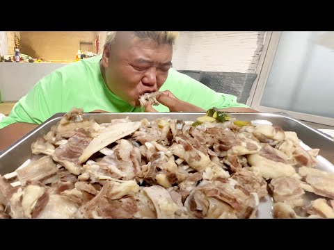 Один баранин, один горшок с чистой водой, простая «рука баранина», смоченная в цветах лука-порея, б