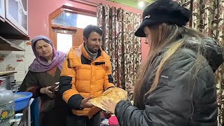 SHIKARA wala apne GHAR le gaya | Ep 8 | Kashmir Vlog Series 2023