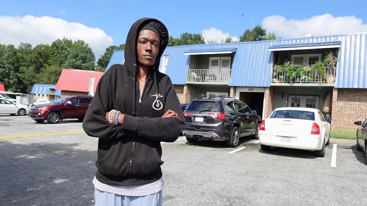 Уличное интервью, 6 футов 4 дюйма сказал, что у бабушки больше одной зависимости