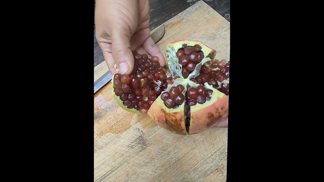 Way to peel pomegranate easy to peel pomegranate youtube