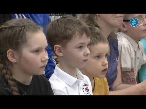 Юные любители шахмат в Тюмени получили подарки от гроссмейстера Анатолия Карпова