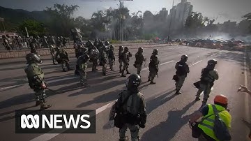 360° video: Between police and the protesters in Tai Po, Hong Kong | ABC News