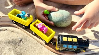 Download Lagu Wooden Toy Train Adventure on the Beach 🌊 | BRIO \u0026 Compatible Trains, Dinosaurs \u0026 Surprise Eggs MP3 Download Lagu Wooden Toy Train Adventure on the Beach 🌊 | BRIO \u0026 Compatible Trains, Dinosaurs \u0026 Surprise Eggs MP3