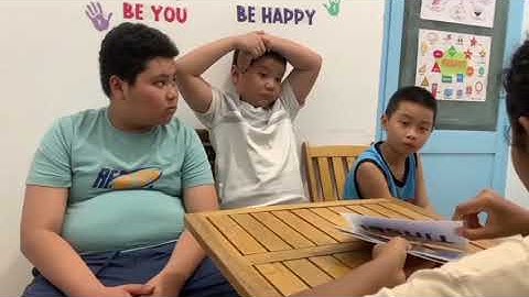 Tiếng Anh Giao Tiếp Phan Thiết: Kai, Ken and David practice talking about Christmas