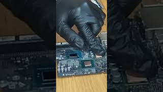 Apply thermal paste and additional copper heatsink to the MacBook's chips #laptop