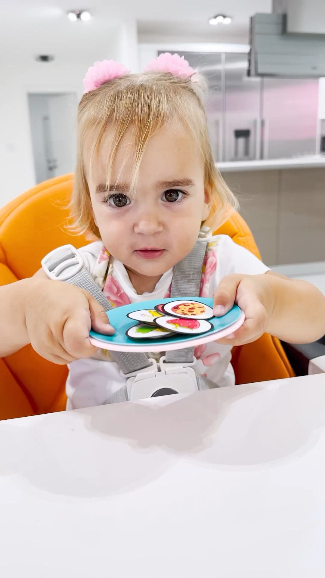 Alice learns to choose healthy food