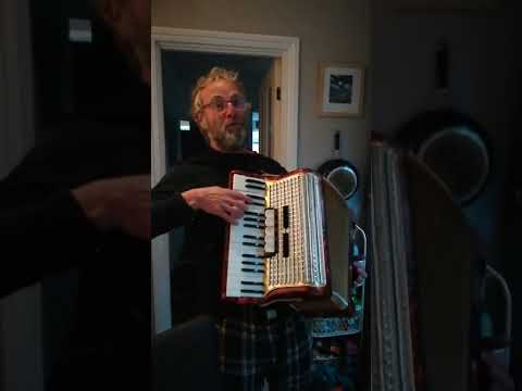 Geoff Morgan performing