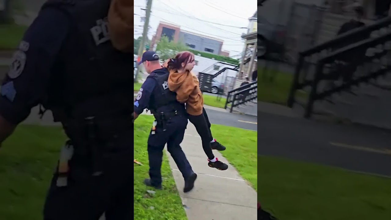 Polis İçeri Girmek Zorunda Kaldı…🤣#shorts