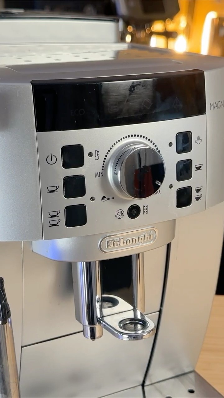 How to Reset your Delonghi Magnifica S - YouTube