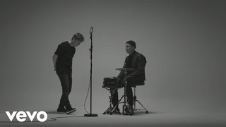 Video thumbnail of "De Dødelige - Langt Væk Herfra ft. AMRO"