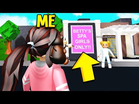 This Spa Is Girls Only So My Girlfriend Went Undercover Roblox