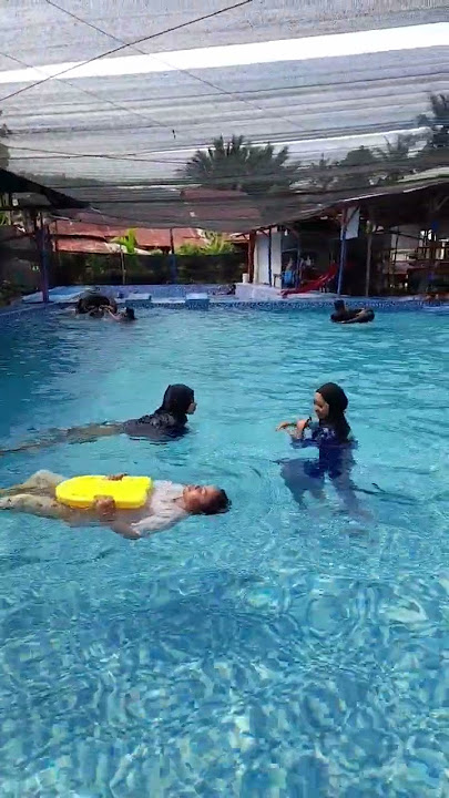 Download lagu #hendrizaldosen Satukanlah Hati Kami by Andre Mastijan saat berenang asyik