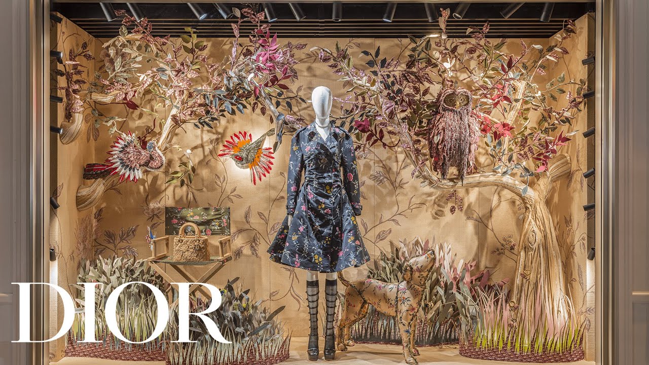 The Savoir-Faire Behind the Anniversary Window Displays at 30 Montaigne