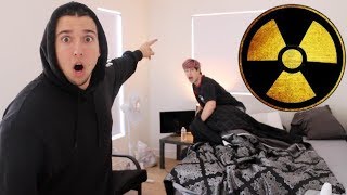 END OF THE WORLD PRANK ON MY ROOMMATE!!