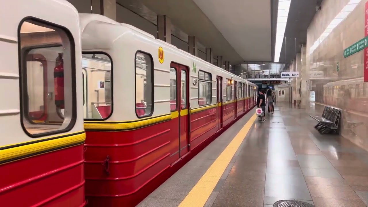 Исторические поезда Номерной из Польши в Киевском метро, Украина
