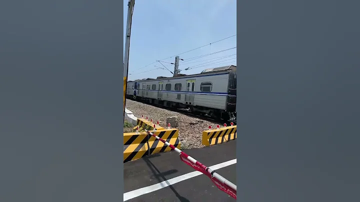 火車過平交道 #火車噹噹噹 #區間車 - 天天要聞