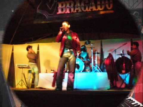 Una vez mÃ¡s les dejo a los chicos de Bragado Sangre Nueva (Hugo, Anubis, Ivan, ValentÃ­n, JesÃºs y Cristobal) interpretando la canciÃ³n "Quiero ser" en vivo. Los invito a que visiten para k las chicas se echen un taco de ojo y se les antoje conocer Tianguistengo, Hidalgo; y para k los chavos tengan un ejemplo a seguir XD... www.metroflog.com/bragado_sangre_nueva , y en www.myspace.com/bragadosangrenueva