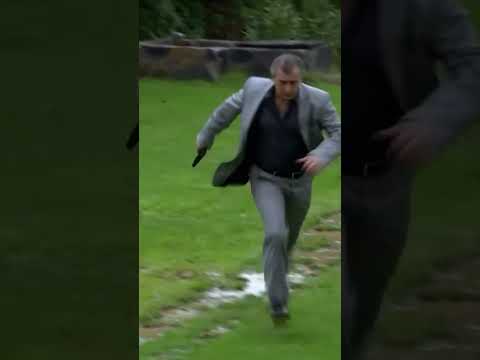 يلدز تقوم بملاحقة بولوت Shorts