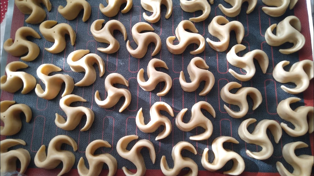 حلويات جزائرية⁦🇩🇿⁩تقليدية/عرايش الختان بعجينة تذوب في الفم وحشو طري ومعسل بالتفصيل للمبتدءات