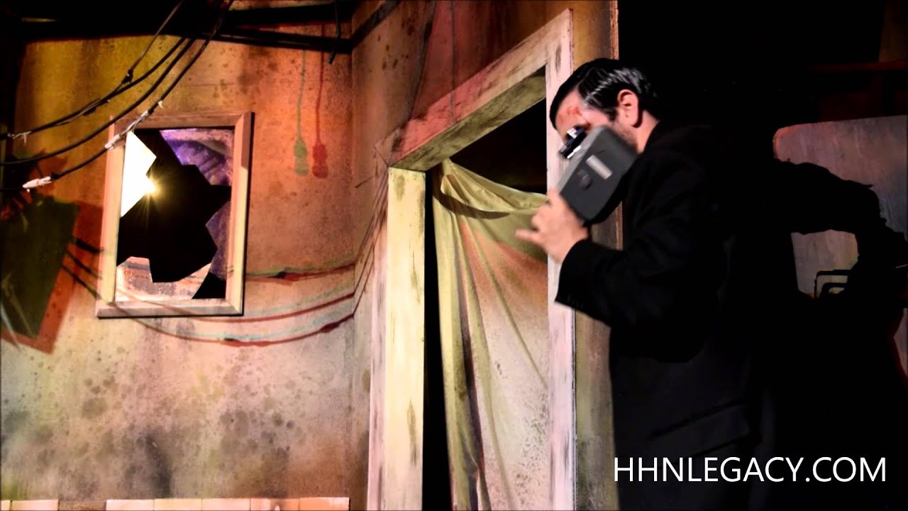 HHN 25 | The Director Vignette in the Icons: HHN Scare Zone At Halloween Horror Nights 25