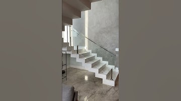 Mẫu cầu thang kính cường lực trụ inox bắt mặt bậc đẹp