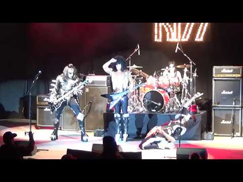 Black Diamond (Clip) performed by KISS Revisited
