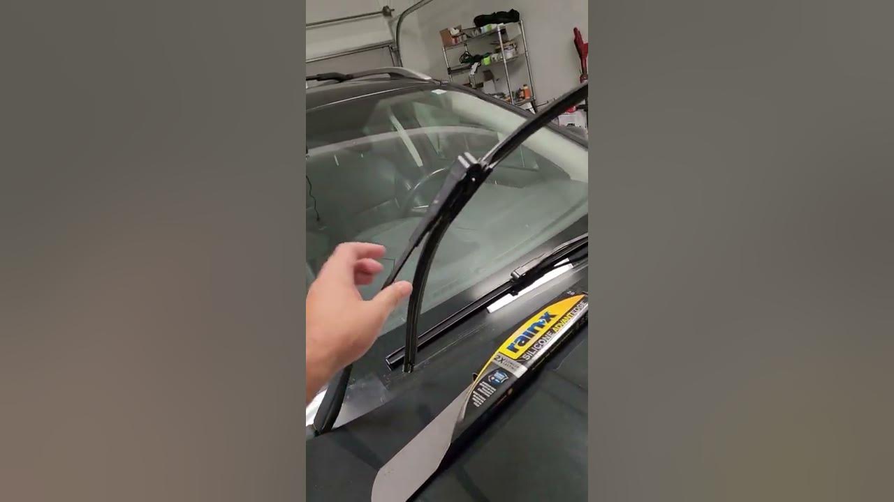 Ford Escape 2013 Wiper Blade Replacement with Rain X AdvantEdge wiper