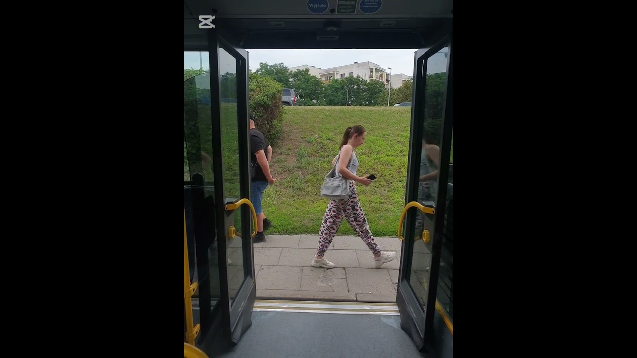 zamykanie i odwieranię drzwi w bydgoskicg autobusów