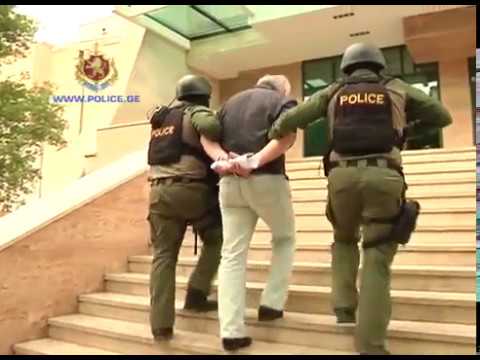 ბიზნესმენისთვის 200 000 დოლარის გამოძალვის ბრალდებით ორი პირი დააკავეს