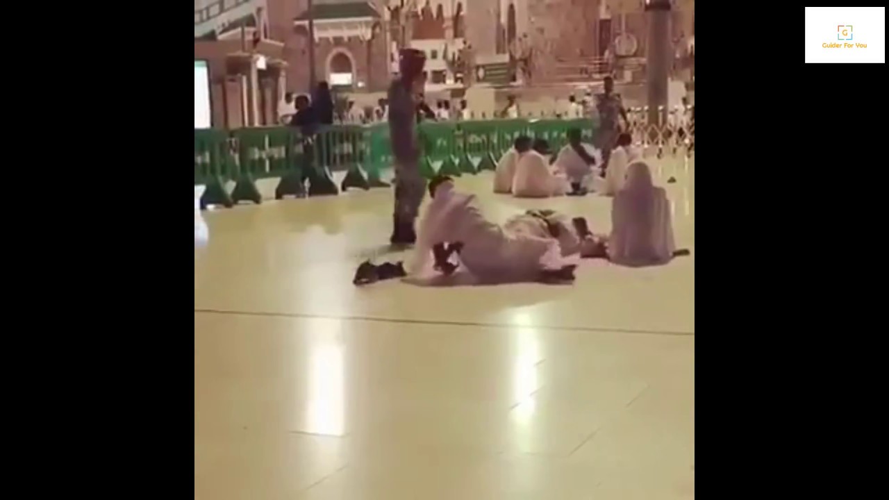 cat-waking-up-a-person-in-mecca-for-fajr-prayer-cats-in-makkah